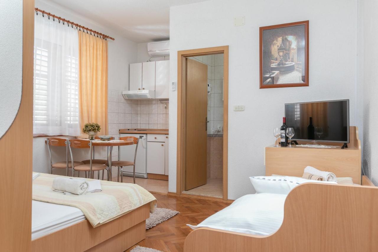 Apartments Barba Тучепи Екстер'єр фото