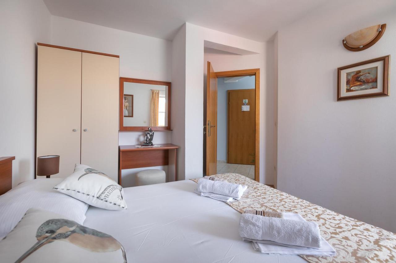 Apartments Barba Тучепи Екстер'єр фото