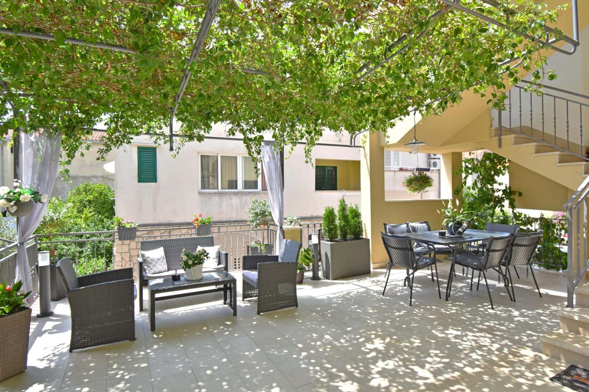 Apartments Barba Тучепи Екстер'єр фото